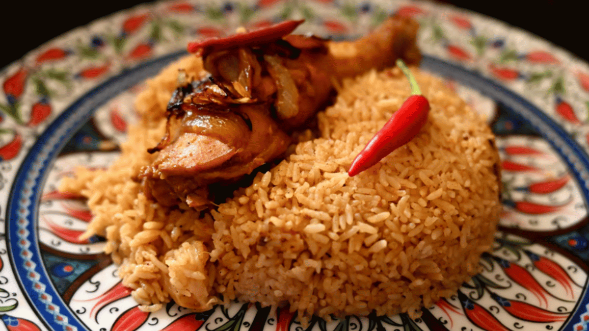 hyderabad-man-finds-maggot-in-biryani-allegedly-ordered-from-mehfil-biryani-by-zakir-khan-internet-reacts